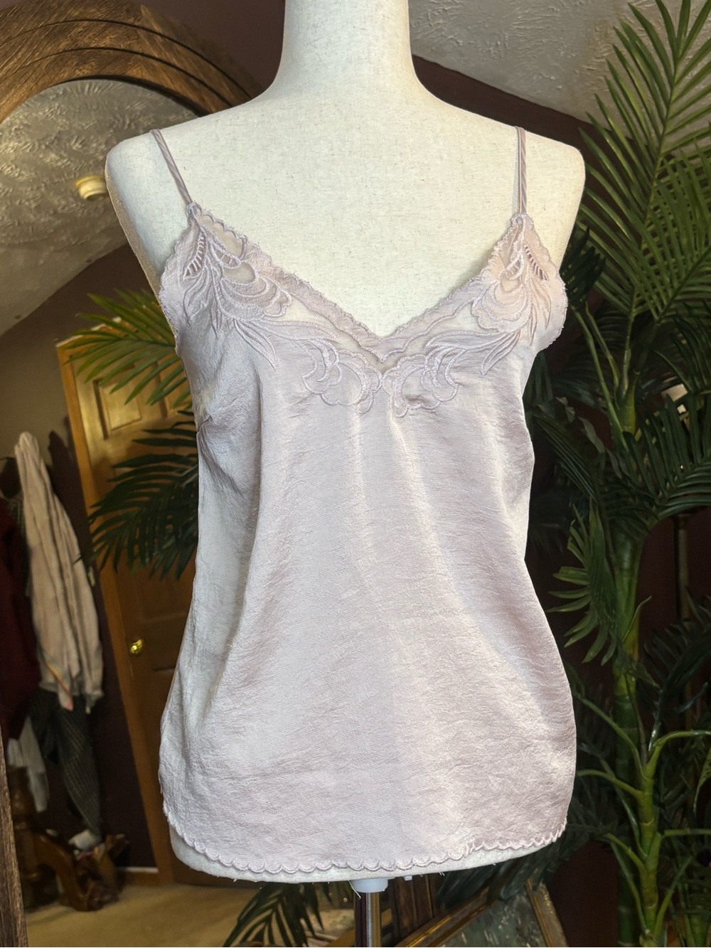 Delicate Lace-Trim Spaghetti Strap Cami - Light Mauve